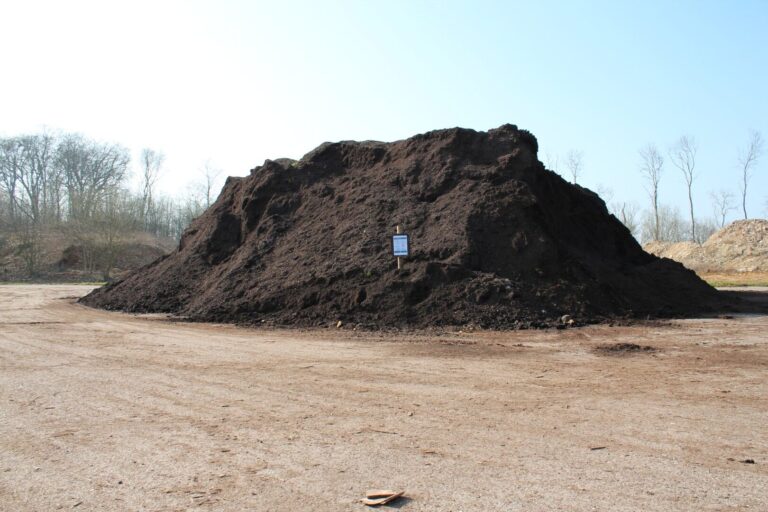 Tas de composte dans la Plateforme de compostage Trinoval